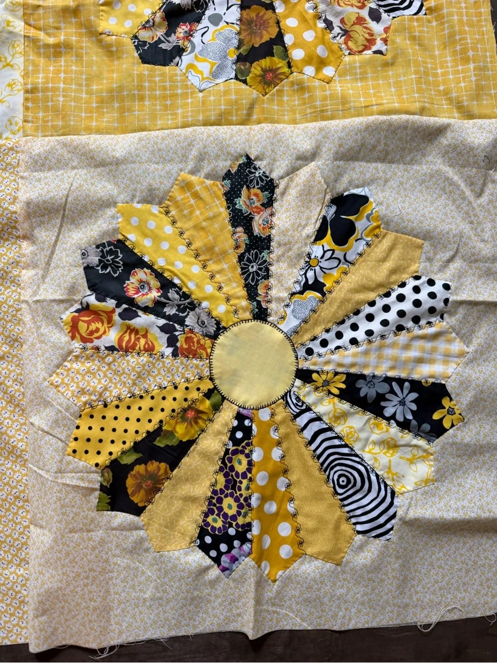 Dresden Plate Quilt Top 60” X40” + 6 Blocks + 2 Unfinished +Fabric Appliquéd